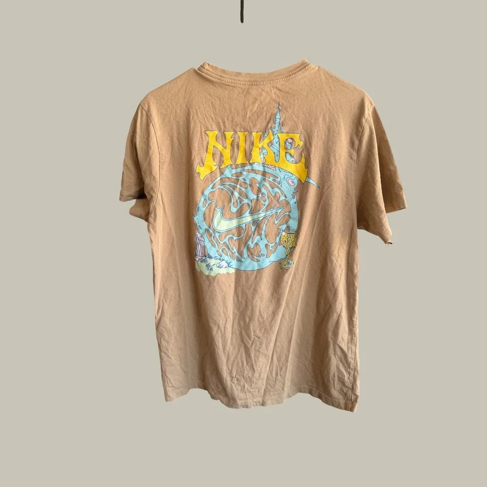 Nike Graphic Tee Tan Psychedelic Crystal Ball Surrealist Print Mens Medium